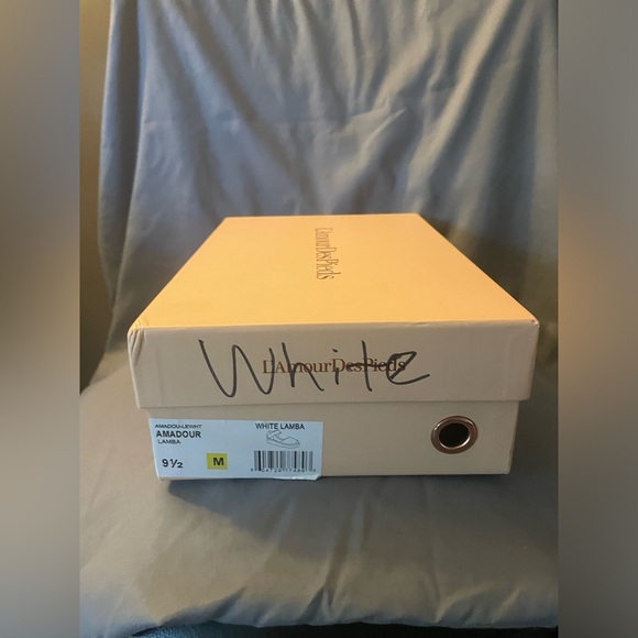 Adamour White Platforms, 9.5 - Picture 5 of 7